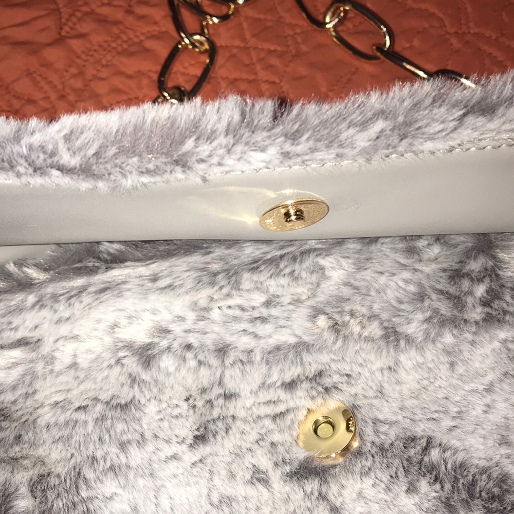 NWT Forever21 grey fuzzy handbag - Picture 6 of 8
